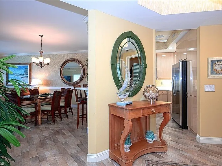 430 Cove Tower Dr #302 — Photo 8