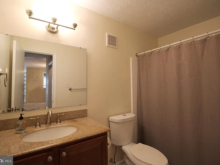 10118 Oakton Terrace Rd #10118 — Photo 20