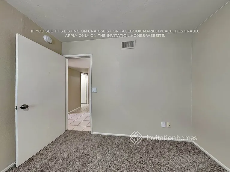 5634 W Altadena Ave — Photo 9