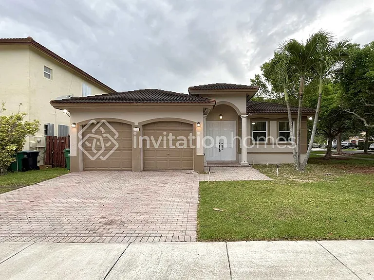 17717 SW 135th Ct — Photo 1