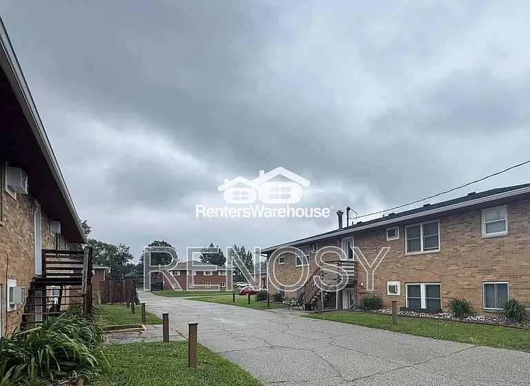 110 NW College Ave #8 — Photo 10