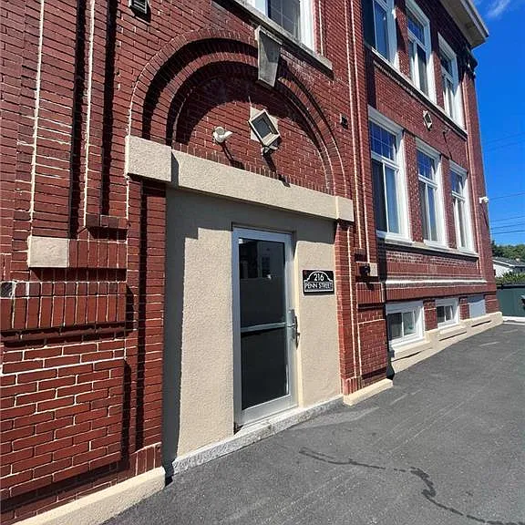 216 Penn St #8 — Photo 9