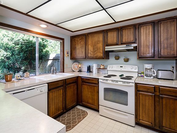 4th image of 9212 NE 21st Ct