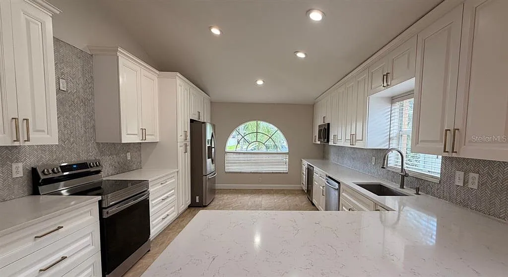 3 bed, 4.0 bath, 1640 sqft, $2,300 — Photo 4