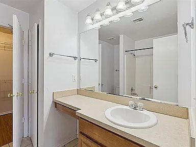 3rd image of 602 Welston Cir #1