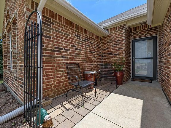 4th image of 409 Lonestar Park Ln