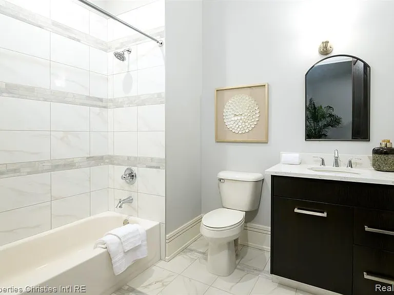 32686 Woodward Ave #E — Photo 11