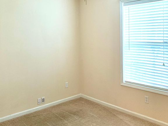 5th image of 300 Deerfield Ln