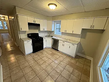 192-194 Shephard Ave #2 — Photo 4