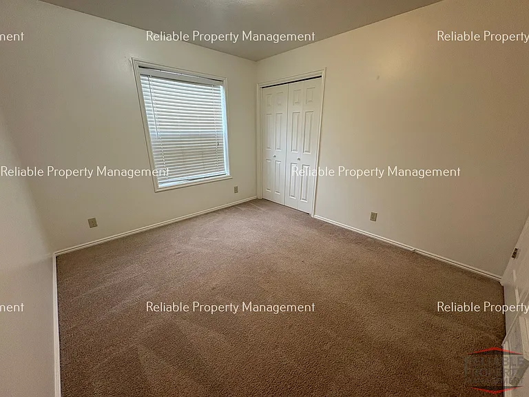 1322 Walstrom Ln — Photo 9