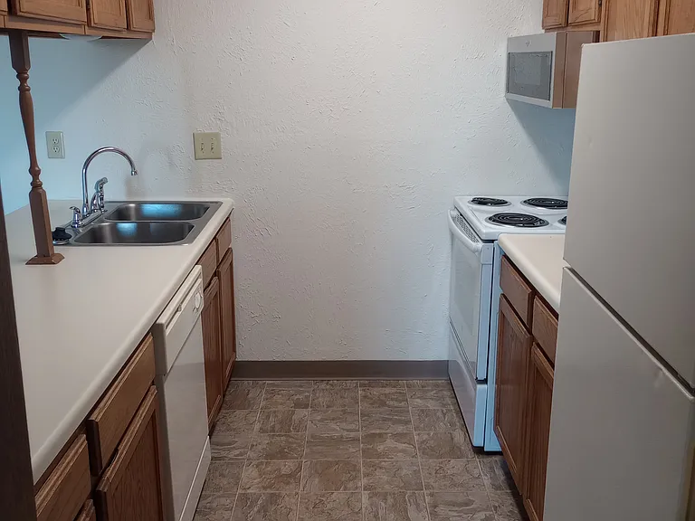 Marina Point Apartments — Photo 13