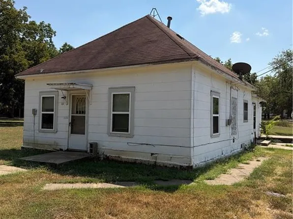 211 Charles St, Humboldt, KS 66748