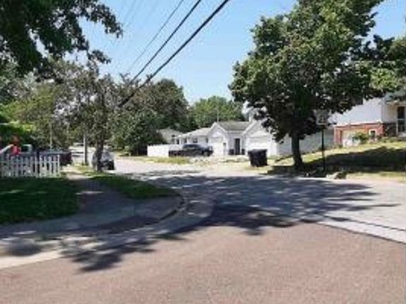 Exterior Neighborhood (street photo)