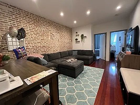1st image of 1091 2nd Ave APT 3