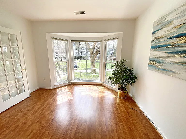 710 Market St E — Photo 4