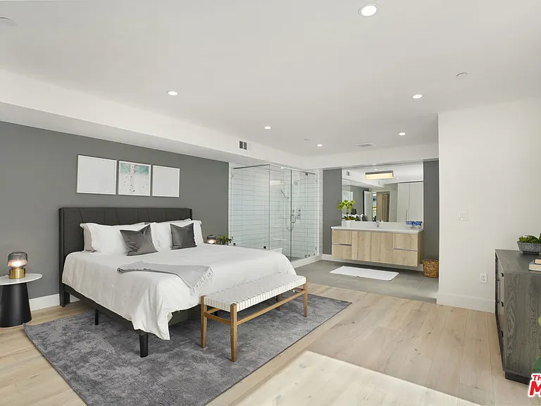 8210 Fountain Ave #302 — Photo 10