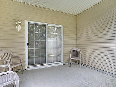 3rd image of 8 Sunnybrook Ln