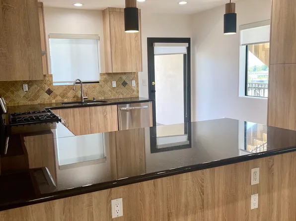 1146 N Hacienda Pl, West Hollywood, CA