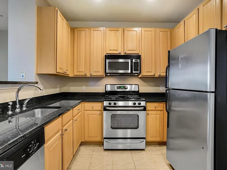 2465 Army Navy Dr #1-317 — Photo 18
