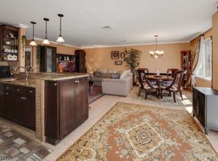 245 Main St APT 3B, Millburn, NJ 07041