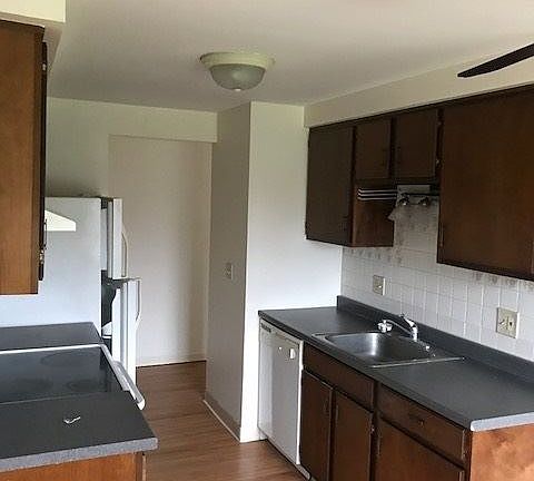 2nd image of 18 Tudor Ln APT 6