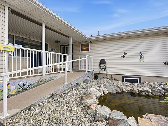 5th image of 1087 Laroque St