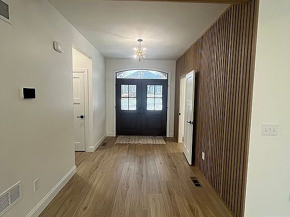5th image of 3740 Greenbriar Dr