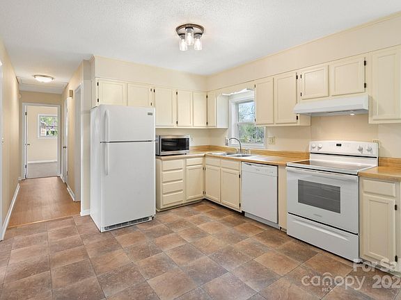 5th image of 206 Fairfield Dr