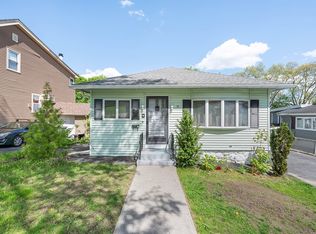 18 Gordon St, Worcester, MA 01604