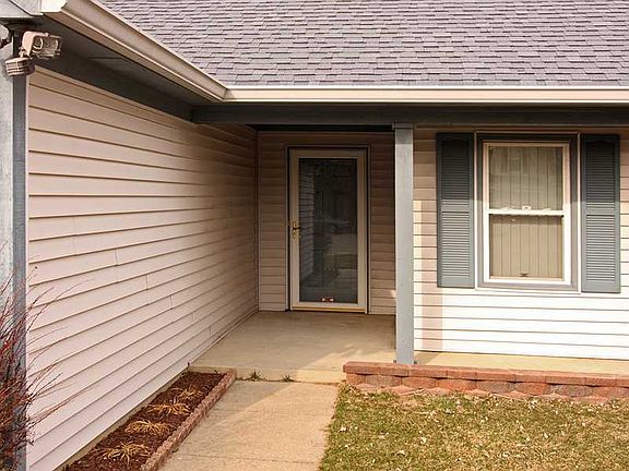 3rd image of 1671 Rogers Cir