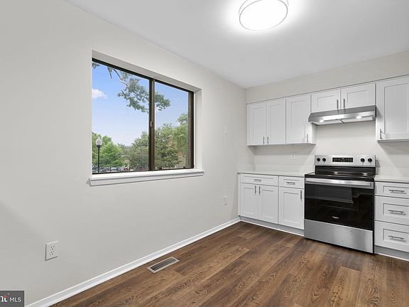 3rd image of 7215 Talisman Ln