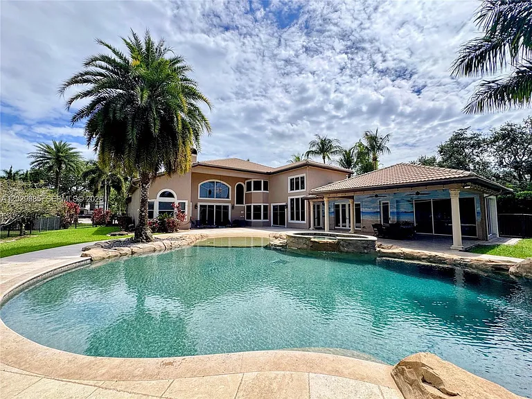 10445 Canterbury Ct — Photo 94