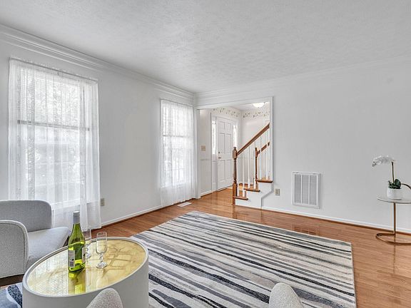 3rd image of 518 Windward Way