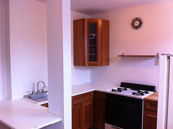 2nd image of 2438 N Hamlin Ave APT 1D