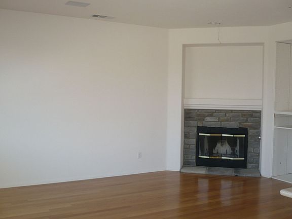 4th image of 8915 Gentian Ave
