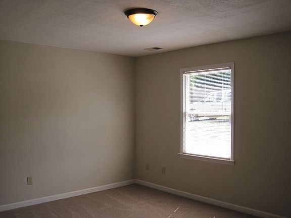 4th image of 110 Normandy Dr APT B