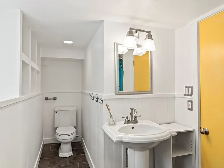 668 E Bryan Ave — Photo 18