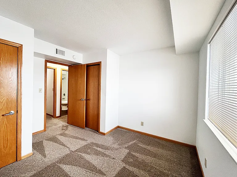 Viking Terrace Apartments — Photo 9