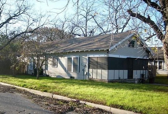 2nd image of 511 S Avenue E