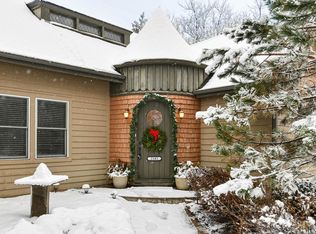 2345 Hillsdale Dr E, Brookfield, WI 53005