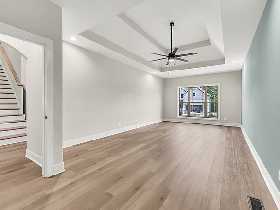 4th image of 412 N Starwood Ct