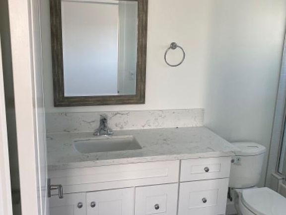 3rd image of 5133 W Maplewood Ave #2
