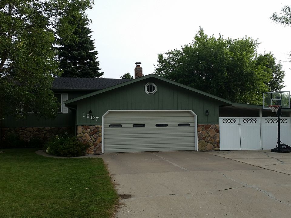 5 bedroom home on a large co