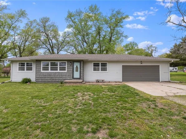 114 Monroe St, Pomona, KS 66076