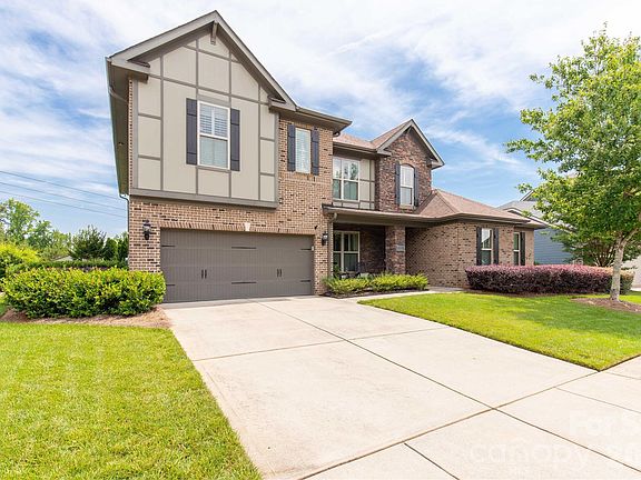 2nd image of 831 Tyne Dr