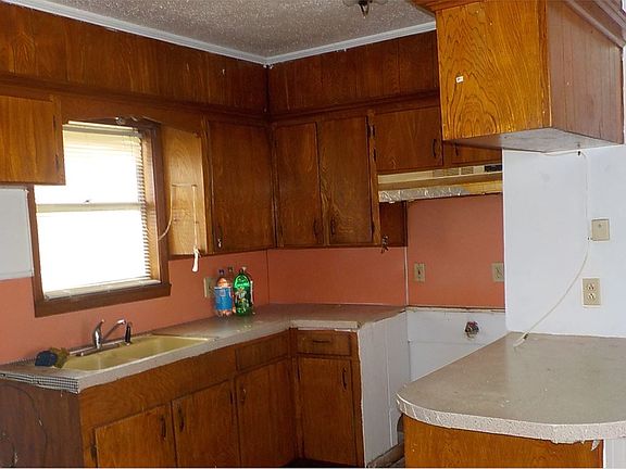 3rd image of 612 N Bailey St