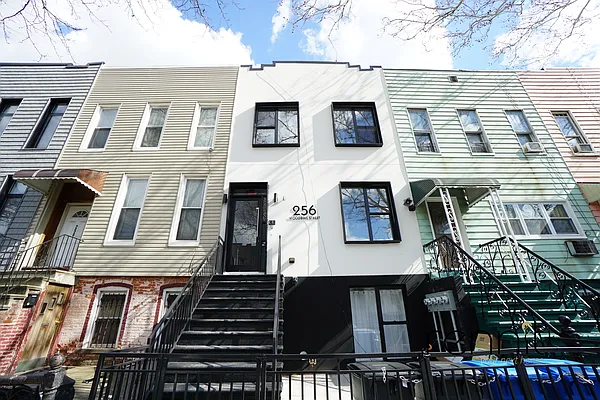 Rented by Rennit Inc. | media 48