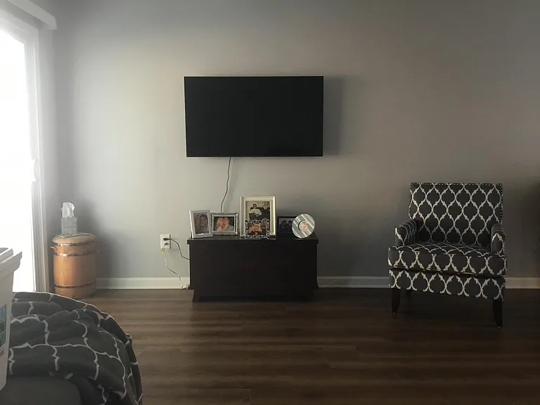 319 Noble Ln — Photo 3