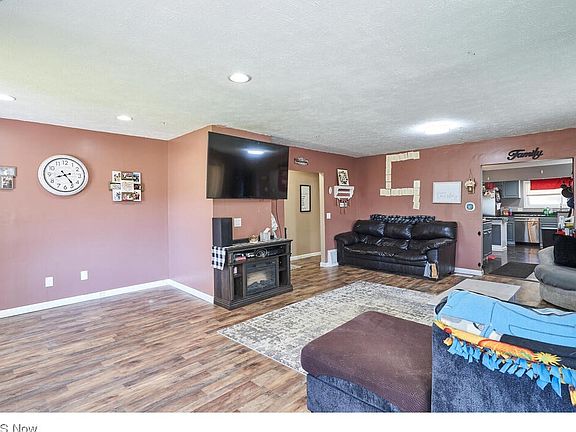 4th image of 85 Pauline Ave