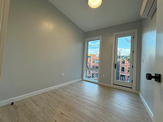 Bedroom, photo 9